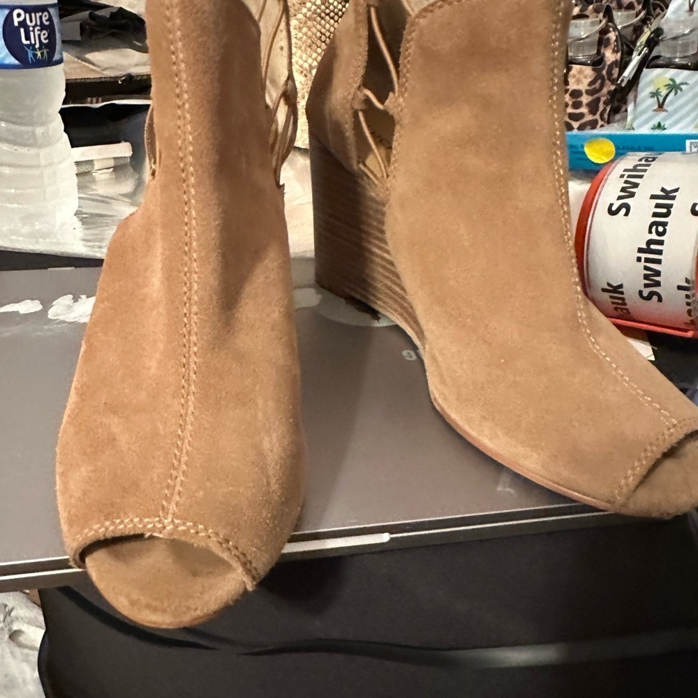Lucky Brand Tan Suede Wedges